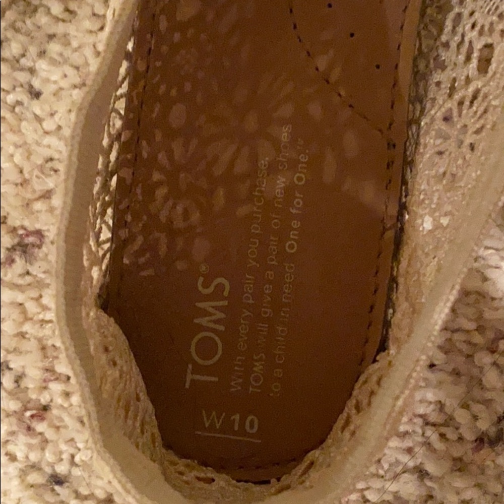 TOMS - Picture 3 of 3